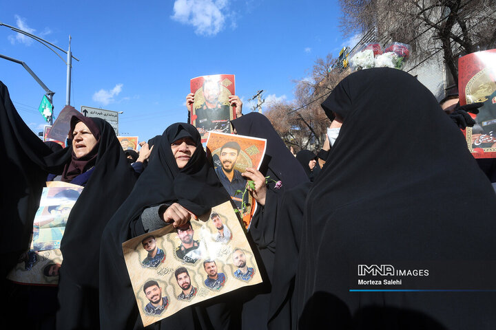 تشییع 7شهید مدافع امنیت در زرین شهر