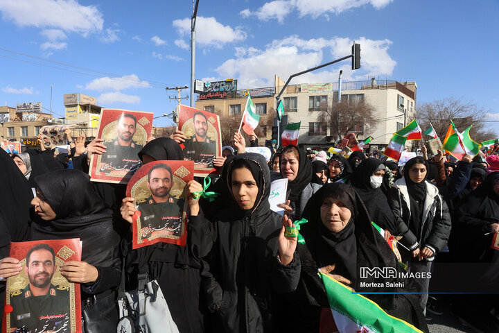 تشییع 7شهید مدافع امنیت در زرین شهر