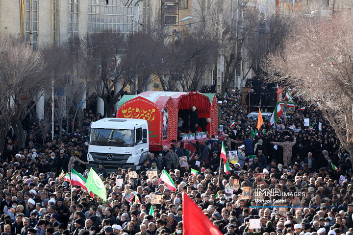 تشییع 7شهید مدافع امنیت در زرین شهر