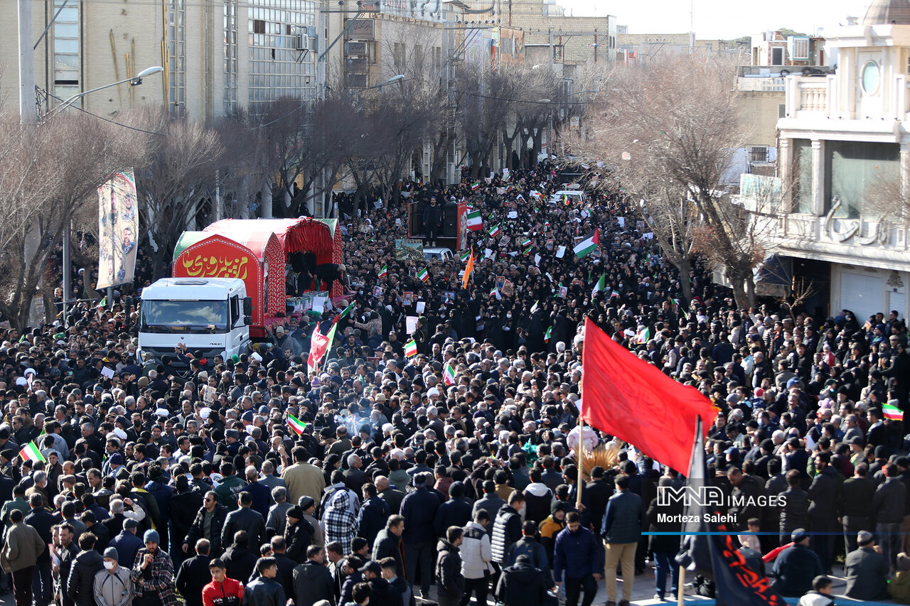 از ۱۳۴۲ تا ۱۴۰۴ | مردم، تکیه‌گاه ایران
