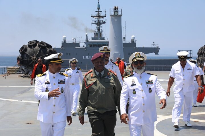 حضور کارکنان کشورهای حاضر در رزمایش در ناوبندر مکران و ناوشکن شهید نقدی