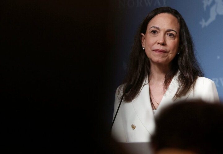 خودشیرینی رهبر مخالفان ونزوئلا برای آمریکا/ ماچادو جایزه صلح نوبل را به ترامپ اهدا کرد