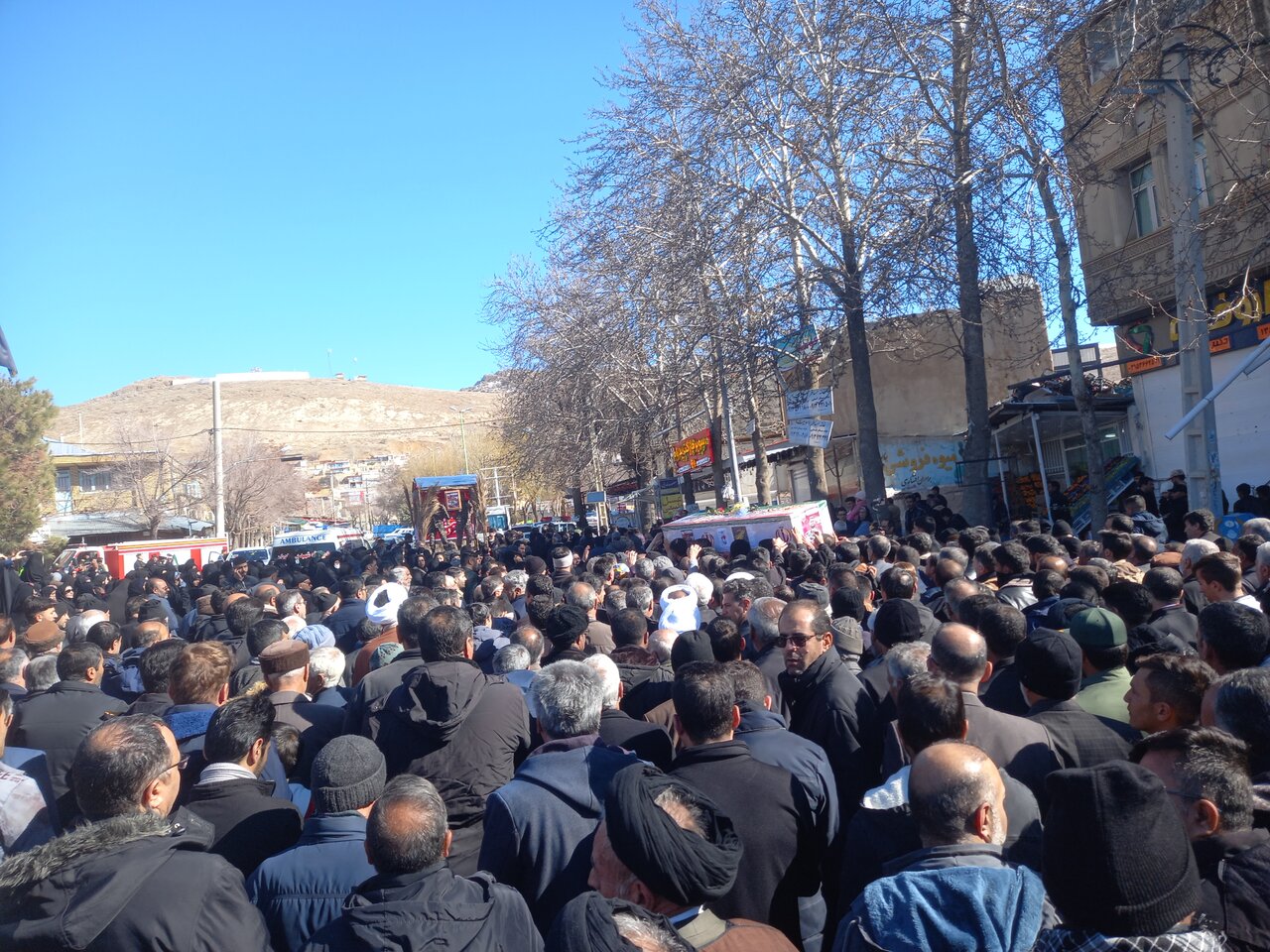 پیکر مطهر شهید مدافع امنیت «سجاد میرزایی» در سمیرم تشییع شد