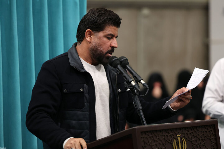 شعرخوانی حماسی مداح کرمانی در محضر رهبر انقلاب
