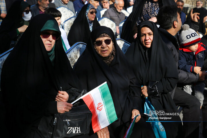 آیین رونمائی از یادمان شهدای گمنام در منطقه یک شهرداری اصفهان