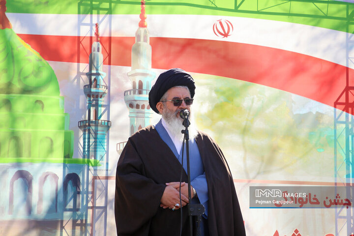 آیین رونمائی از یادمان شهدای گمنام در منطقه یک شهرداری اصفهان