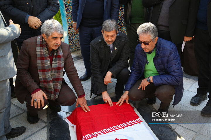 آیین رونمائی از یادمان شهدای گمنام در منطقه یک شهرداری اصفهان