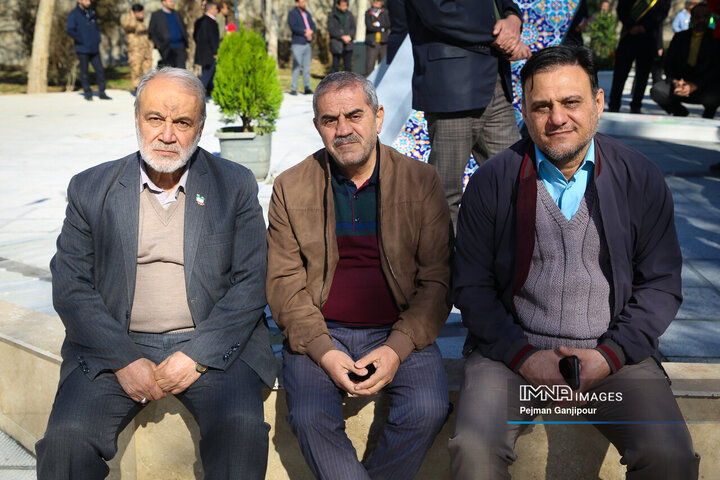 آیین رونمائی از یادمان شهدای گمنام در منطقه یک شهرداری اصفهان