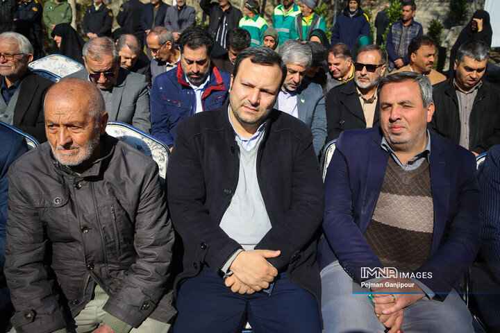 آیین رونمائی از یادمان شهدای گمنام در منطقه یک شهرداری اصفهان