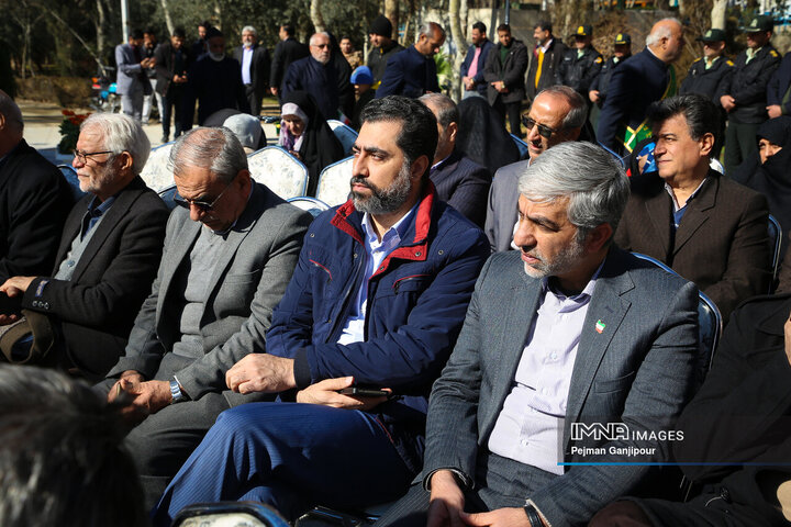 آیین رونمائی از یادمان شهدای گمنام در منطقه یک شهرداری اصفهان