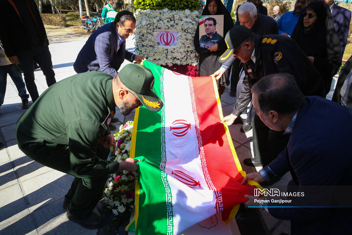 آیین رونمائی از یادمان شهدای گمنام در منطقه یک شهرداری اصفهان