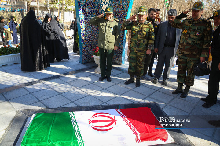 آیین رونمائی از یادمان شهدای گمنام در منطقه یک شهرداری اصفهان