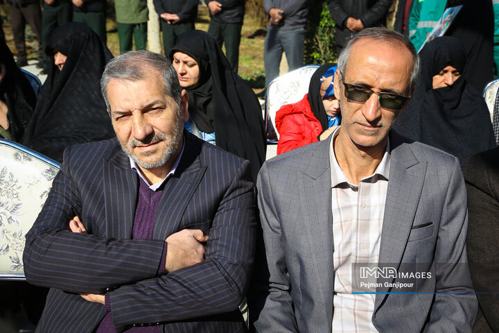 آیین رونمائی از یادمان شهدای گمنام در منطقه یک شهرداری اصفهان