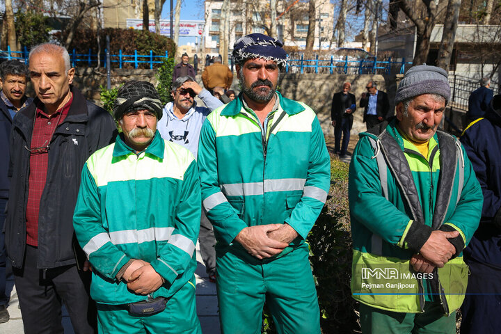 آیین رونمائی از یادمان شهدای گمنام در منطقه یک شهرداری اصفهان