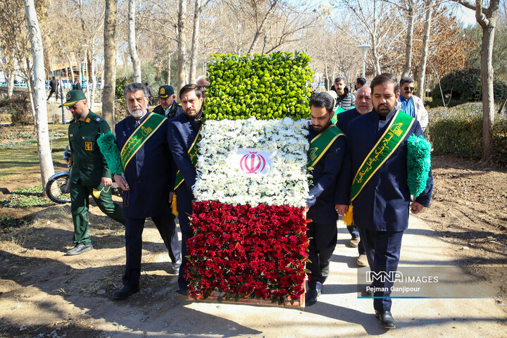 آیین رونمائی از یادمان شهدای گمنام در منطقه یک شهرداری اصفهان