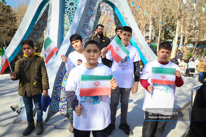 آیین رونمائی از یادمان شهدای گمنام در منطقه یک شهرداری اصفهان