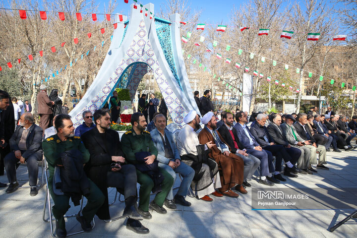 آیین رونمائی از یادمان شهدای گمنام در منطقه یک شهرداری اصفهان