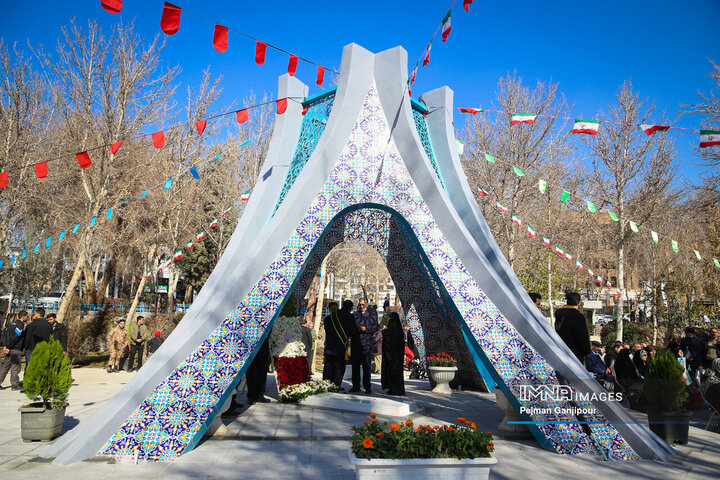 آیین رونمائی از یادمان شهدای گمنام در منطقه یک شهرداری اصفهان