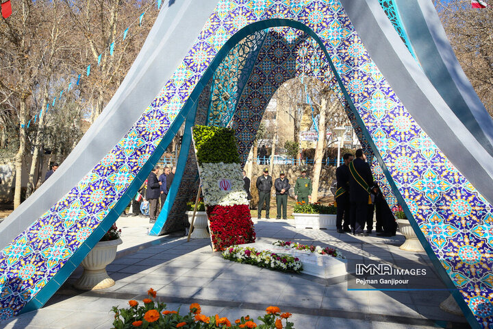 آیین رونمائی از یادمان شهدای گمنام در منطقه یک شهرداری اصفهان