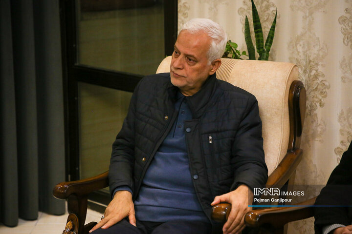 دیدار شهردار اصفهان با خانواده شهید مدافع امنیت «مصطفی علیخانی»