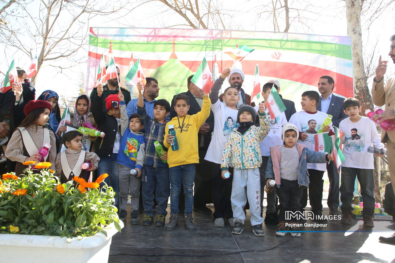 یادمان شهید گمنام منطقه یک اصفهان رونمایی شد