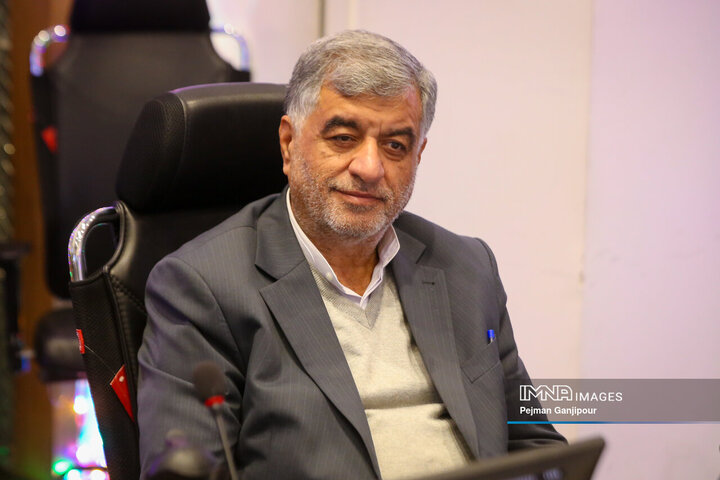 شوراها نهادهای برخاسته از انقلاب و تجلی مردم‌سالاری دینی است