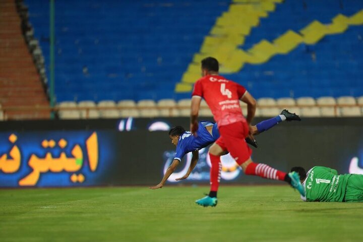 پخش زنده بازی استقلال و تراکتور + سایت و برنامه مستقیم شبکه ۳