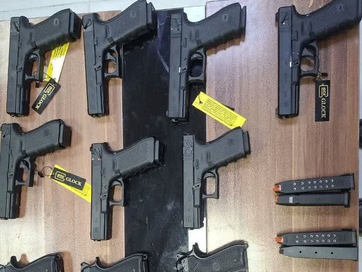 کشف حمل سلاح‌های جاساز با ۱۰۰۰ فشنگ از متهم سابقه‌دار