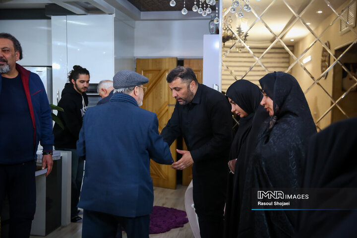 دیدار اعضای شورای شهر اصفهان با خانواده شهید ۸ ساله حوادث تروریستی اصفهان