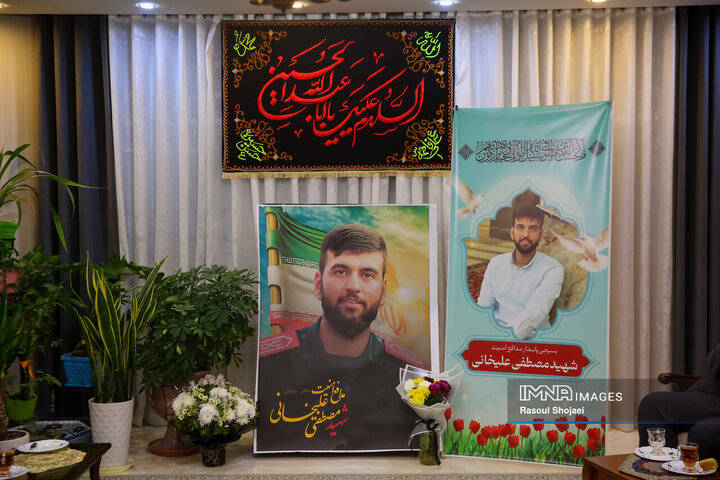 دیدار اعضای شورای شهر اصفهان با خانواده شهید مدافع امنیت «مصطفی علیخانی»