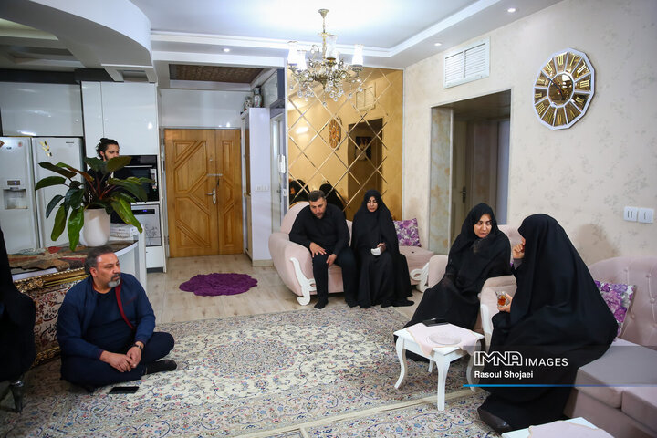 دیدار اعضای شورای شهر اصفهان با خانواده شهید ۸ ساله حوادث تروریستی اصفهان