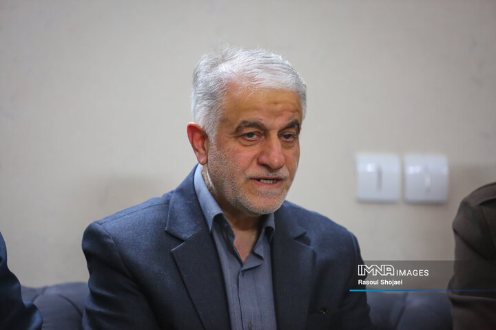 دیدار اعضای شورای شهر اصفهان با خانواده شهید ۸ ساله حوادث تروریستی اصفهان