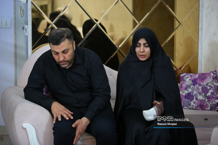 دیدار اعضای شورای شهر اصفهان با خانواده شهید ۸ ساله حوادث تروریستی اصفهان