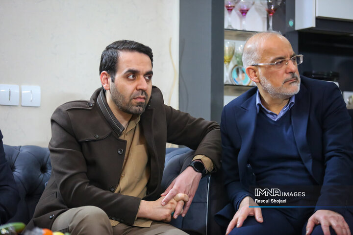 دیدار اعضای شورای شهر اصفهان با خانواده شهید ۸ ساله حوادث تروریستی اصفهان