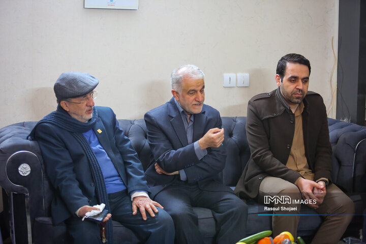 دیدار اعضای شورای شهر اصفهان با خانواده شهید ۸ ساله حوادث تروریستی اصفهان