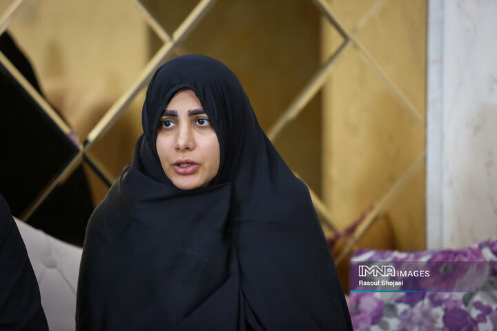 دیدار اعضای شورای شهر اصفهان با خانواده شهید ۸ ساله حوادث تروریستی اصفهان