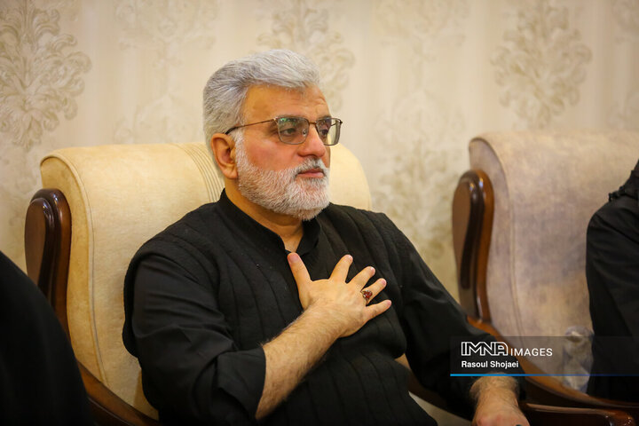 دیدار اعضای شورای شهر اصفهان با خانواده شهید مدافع امنیت «مصطفی علیخانی»