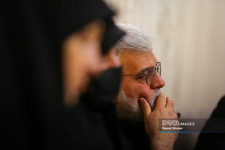 دیدار اعضای شورای شهر اصفهان با خانواده شهید مدافع امنیت «مصطفی علیخانی»