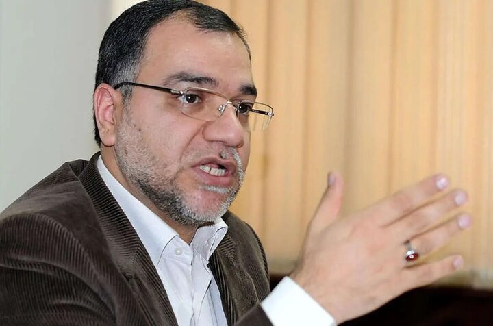 واکنش فضائلی به اظهارات ترامپ: «دست و پا زدن یک مجرم»