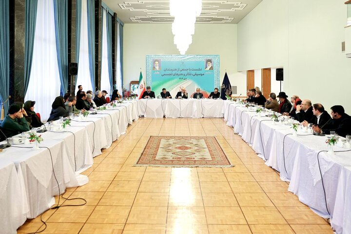 عارف: برای توسعه ایران به پیوست هنر نیاز داریم نه دخالت در کار هنرمند