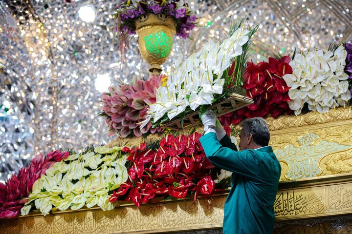 گلآرایی حرم امام حسین (ع) در آستانه سوم شعبان