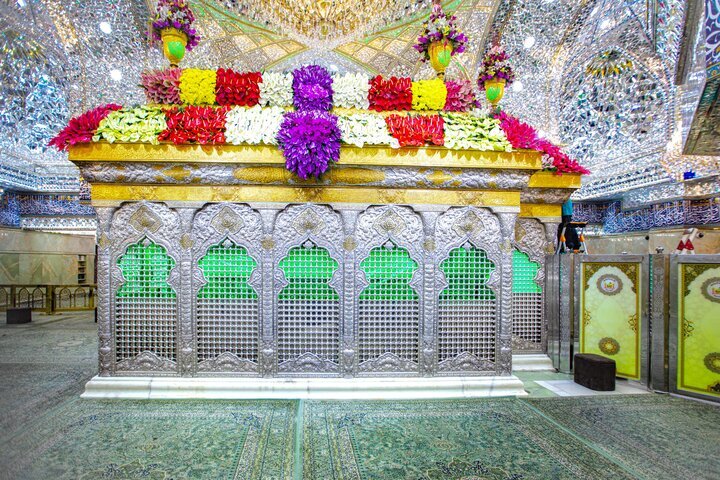 گلآرایی حرم امام حسین (ع) در آستانه سوم شعبان