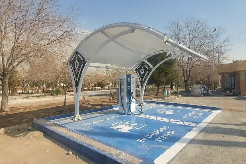 نصب و راه‌اندازی جایگاه شارژ خودروهای برقی در منطقه ۱۳ اصفهان
