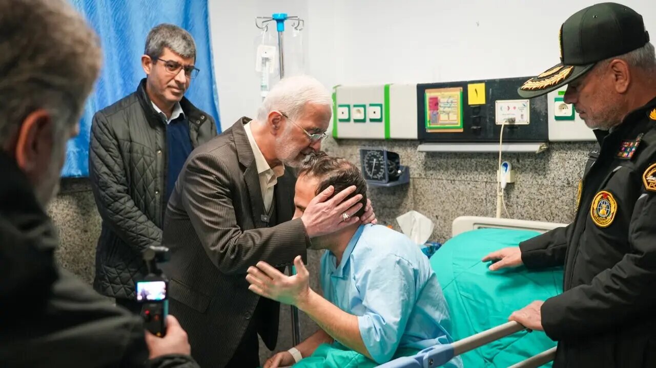 عیادت وزیر کشور از مجروحان حوادث تروریستی آمریکایی صهیونیستی