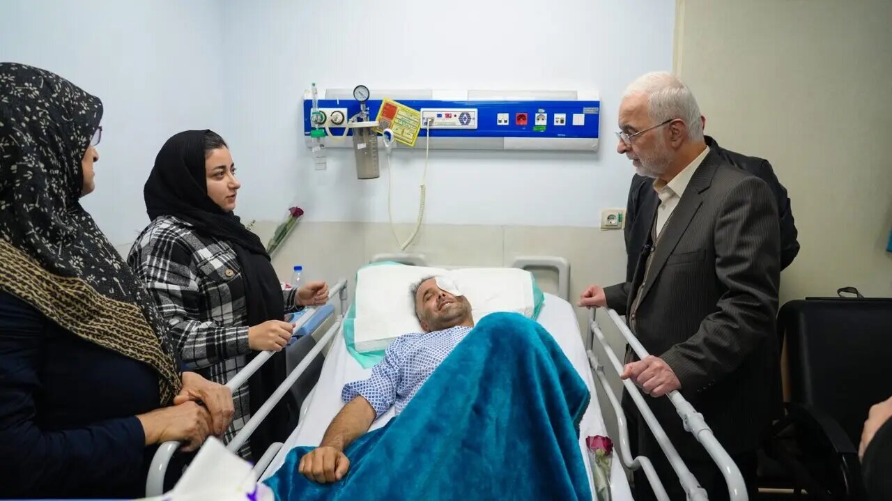 عیادت وزیر کشور از مجروحان حوادث تروریستی آمریکایی صهیونیستی