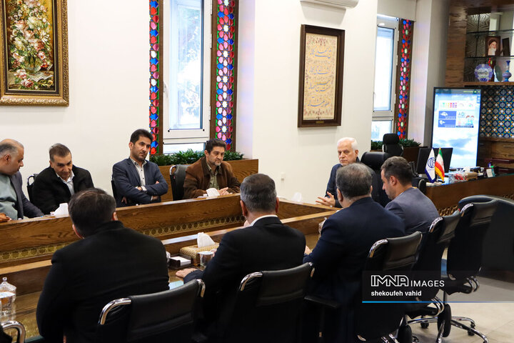جلسه بررسی پیشرفت و رفع مشکلات اجرایی پروژه های شاخص