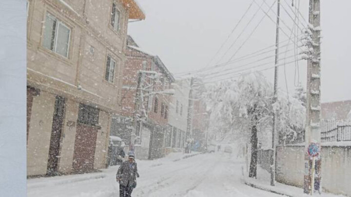 پایداری شبکه‌های برق مازندران با وجود بارش برف