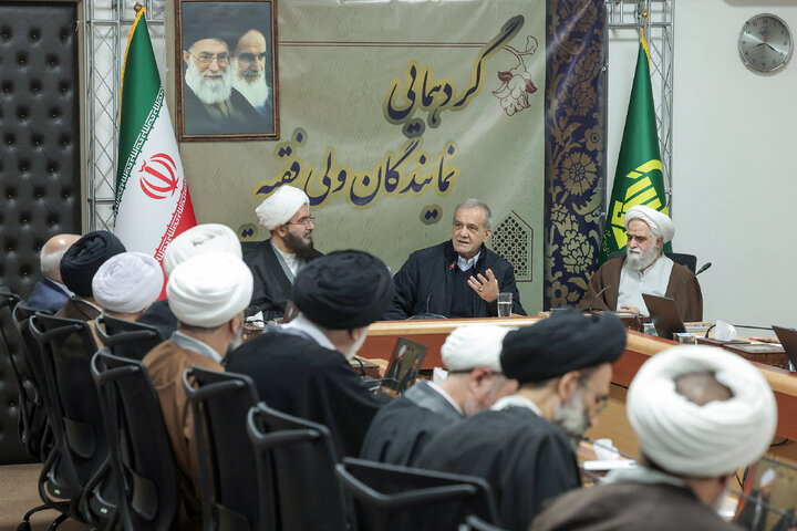 اولویت و فوریت کنونی، توجه به معیشت مردم و رفع ملموس مشکلات اقتصادی است