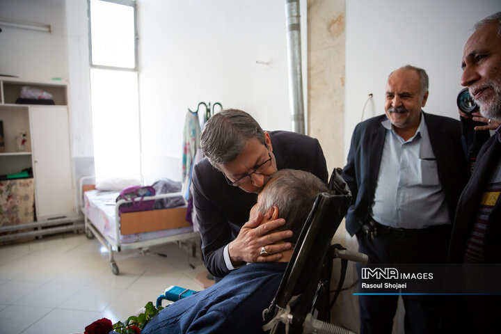 آیین تجلیل از جانبازان و ایثارگران اصفهان