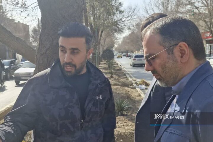 بازدید میدانی مدیر منطقه ۱۴ اصفهان از معابر اصلی برای بررسی آمادگی استقبال از نوروز